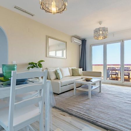 Chic Beachfront Flat With Amazing Sea Views And Private Indoor Parking Benalmádena Zewnętrze zdjęcie