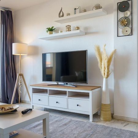 Chic Beachfront Flat With Amazing Sea Views And Private Indoor Parking Benalmádena Zewnętrze zdjęcie