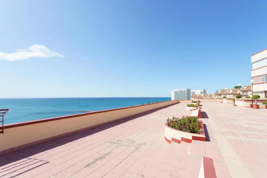 Chic Beachfront Flat With Amazing Sea Views And Private Indoor Parking Benalmádena Zewnętrze zdjęcie
