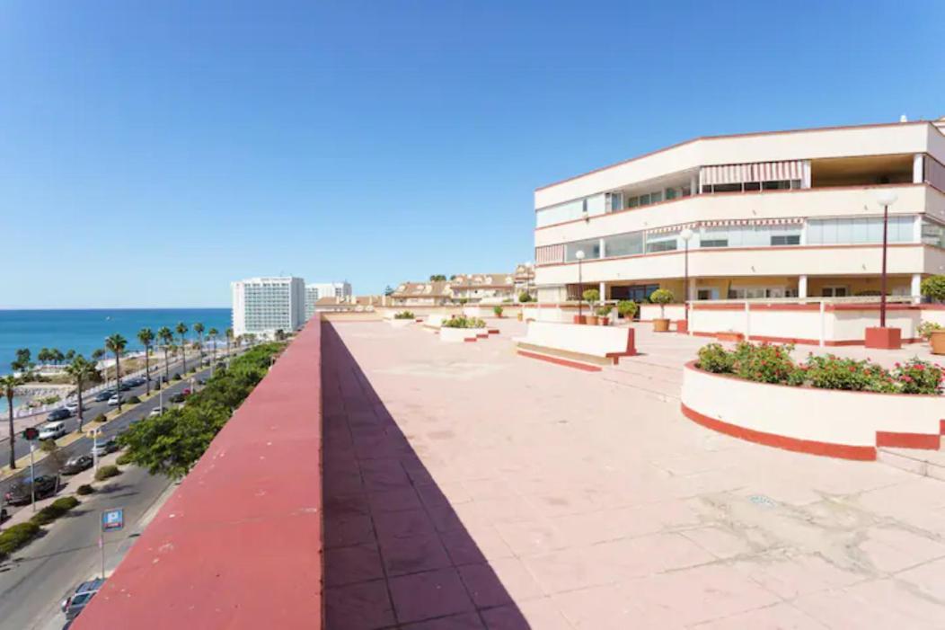 Chic Beachfront Flat With Amazing Sea Views And Private Indoor Parking Benalmádena Zewnętrze zdjęcie