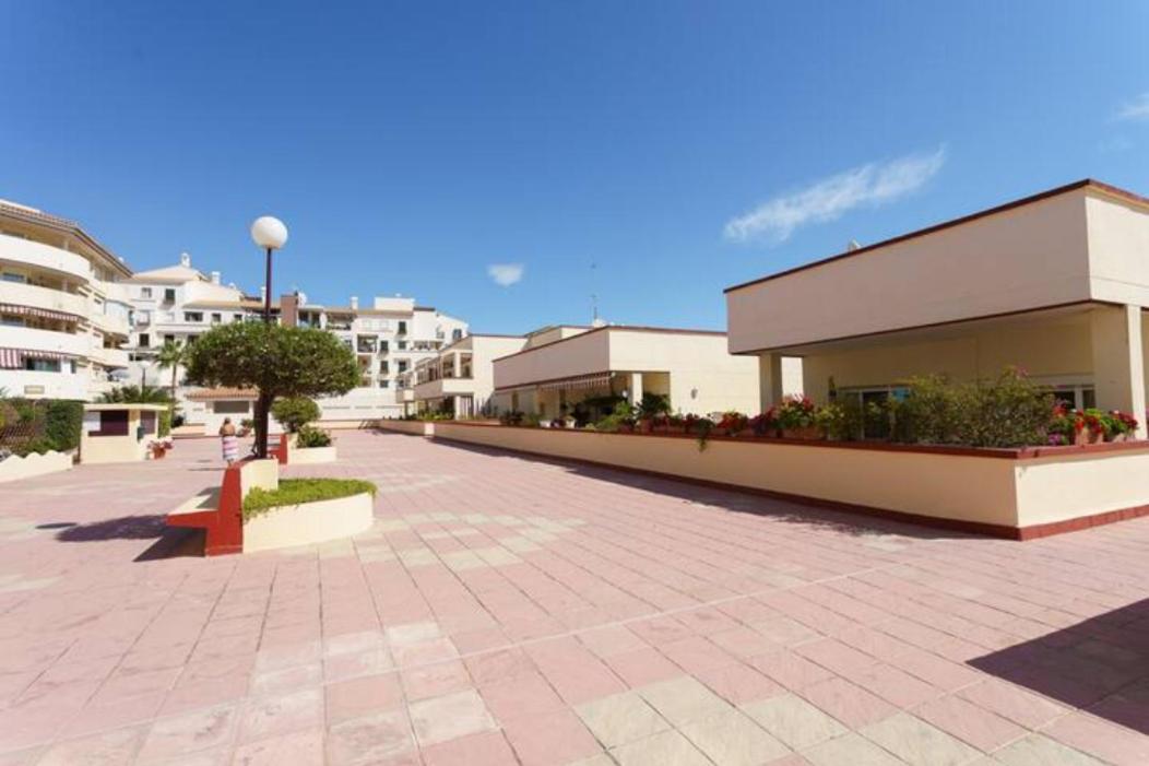 Chic Beachfront Flat With Amazing Sea Views And Private Indoor Parking Benalmádena Zewnętrze zdjęcie
