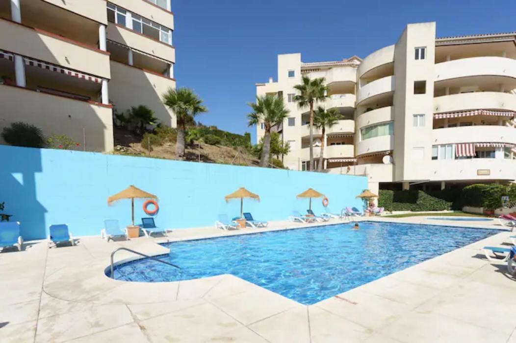 Chic Beachfront Flat With Amazing Sea Views And Private Indoor Parking Benalmádena Zewnętrze zdjęcie