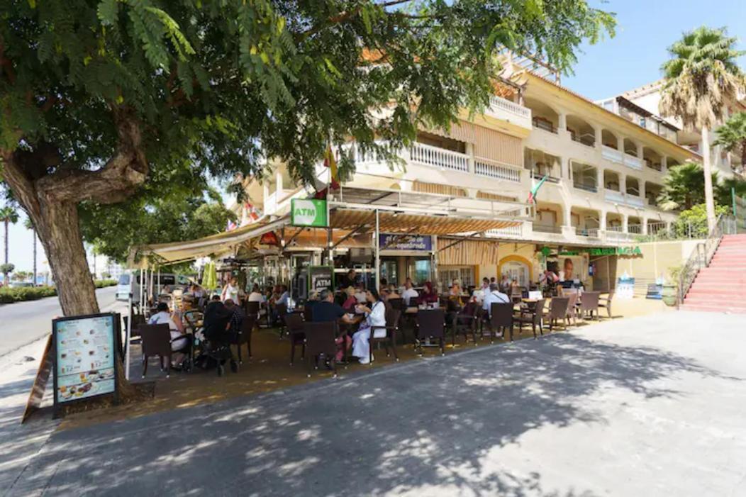 Chic Beachfront Flat With Amazing Sea Views And Private Indoor Parking Benalmádena Zewnętrze zdjęcie