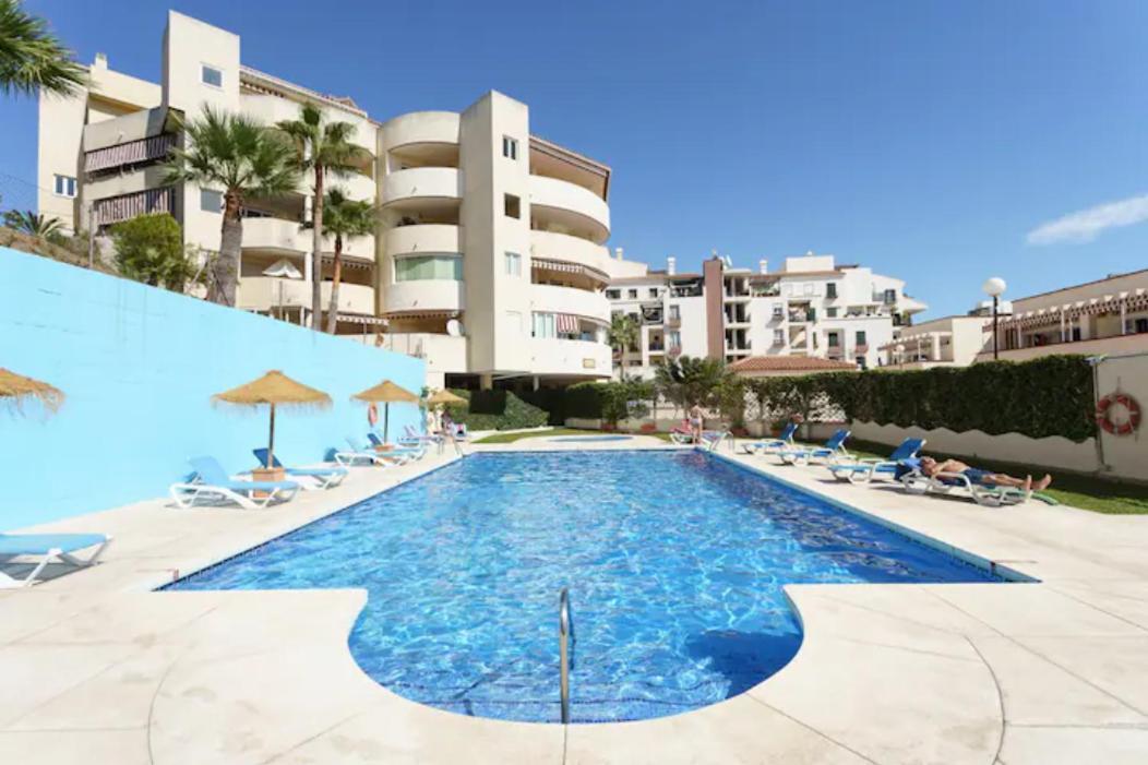 Chic Beachfront Flat With Amazing Sea Views And Private Indoor Parking Benalmádena Zewnętrze zdjęcie