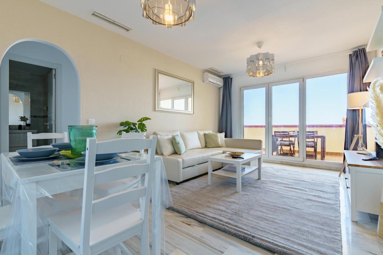 Chic Beachfront Flat With Amazing Sea Views And Private Indoor Parking Benalmádena Zewnętrze zdjęcie