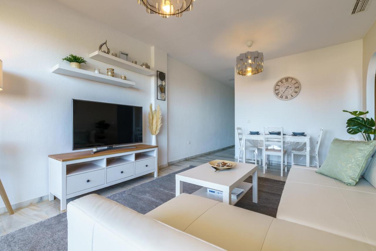 Chic Beachfront Flat With Amazing Sea Views And Private Indoor Parking Benalmádena Zewnętrze zdjęcie