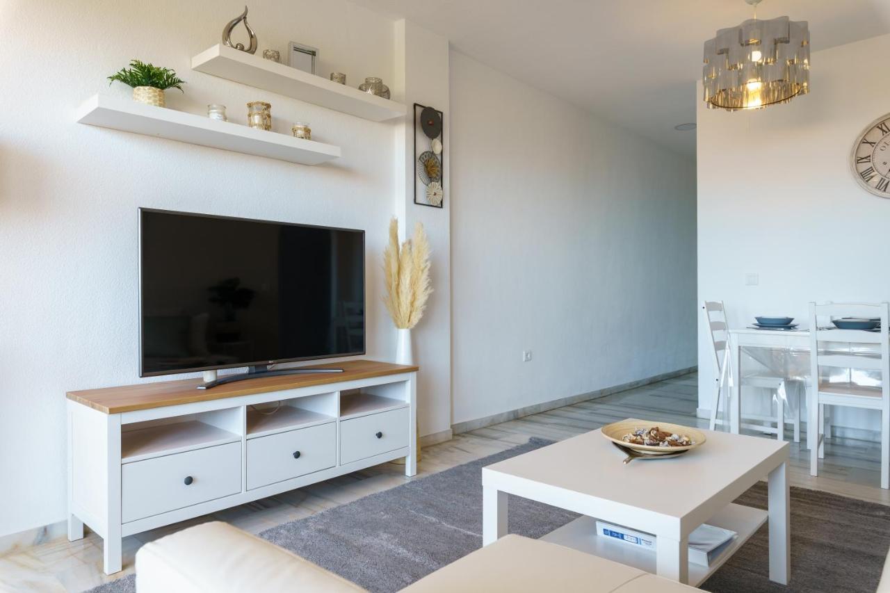 Chic Beachfront Flat With Amazing Sea Views And Private Indoor Parking Benalmádena Zewnętrze zdjęcie