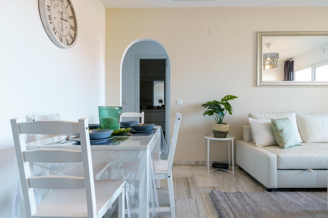 Chic Beachfront Flat With Amazing Sea Views And Private Indoor Parking Benalmádena Zewnętrze zdjęcie