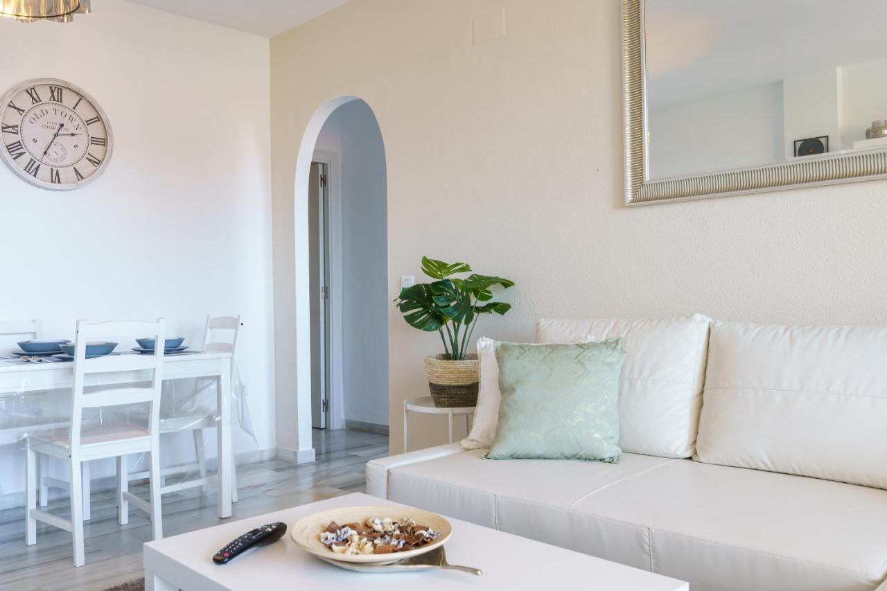 Chic Beachfront Flat With Amazing Sea Views And Private Indoor Parking Benalmádena Zewnętrze zdjęcie