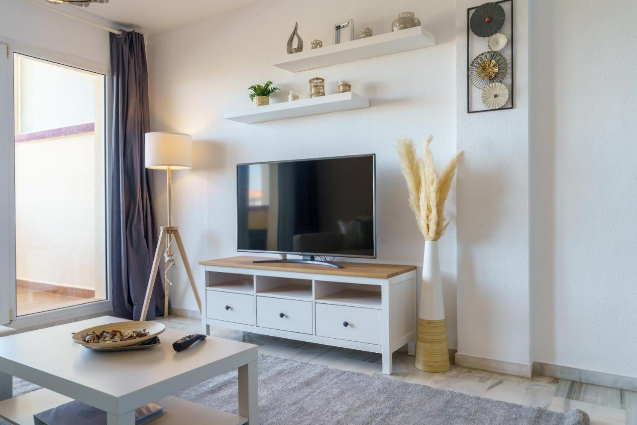 Chic Beachfront Flat With Amazing Sea Views And Private Indoor Parking Benalmádena Zewnętrze zdjęcie
