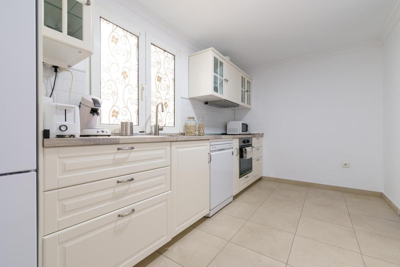 Chic Beachfront Flat With Amazing Sea Views And Private Indoor Parking Benalmádena Zewnętrze zdjęcie