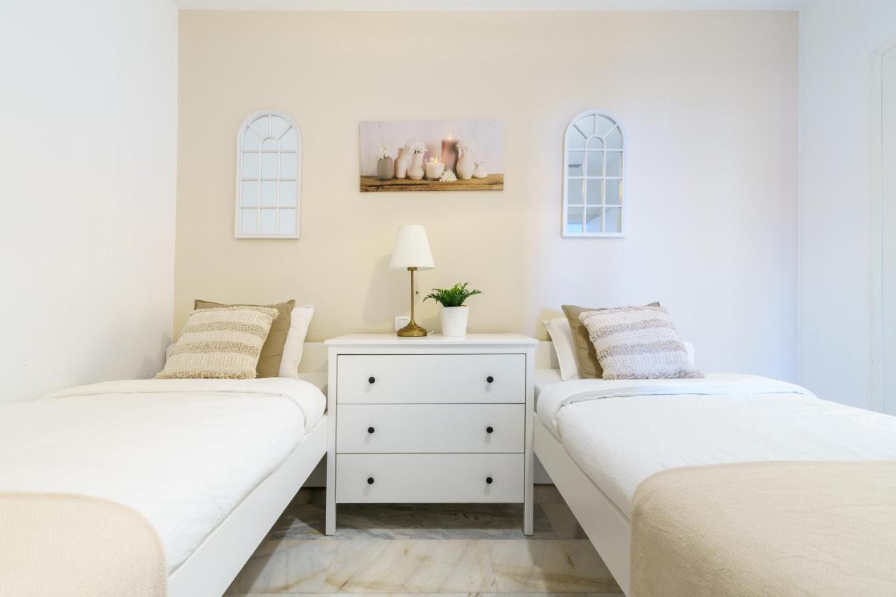Chic Beachfront Flat With Amazing Sea Views And Private Indoor Parking Benalmádena Zewnętrze zdjęcie