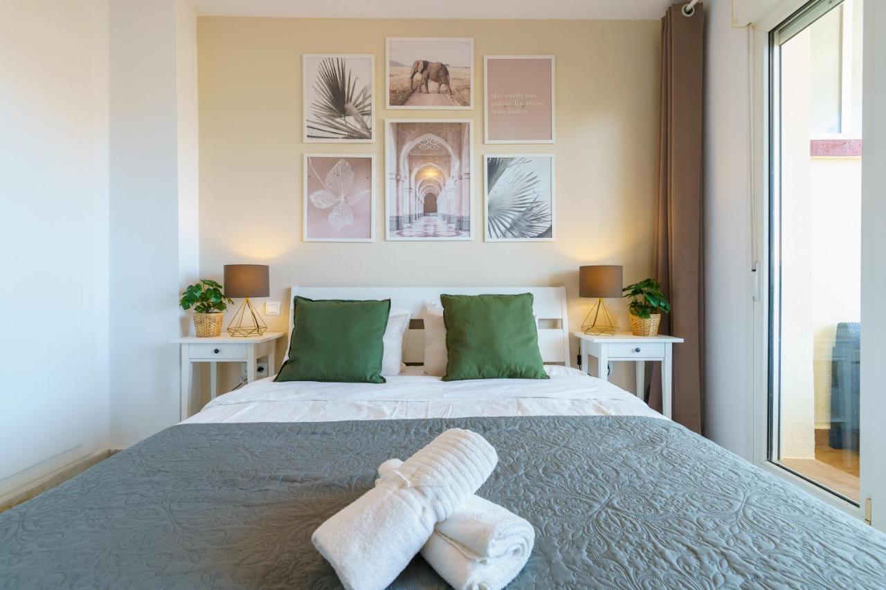 Chic Beachfront Flat With Amazing Sea Views And Private Indoor Parking Benalmádena Zewnętrze zdjęcie