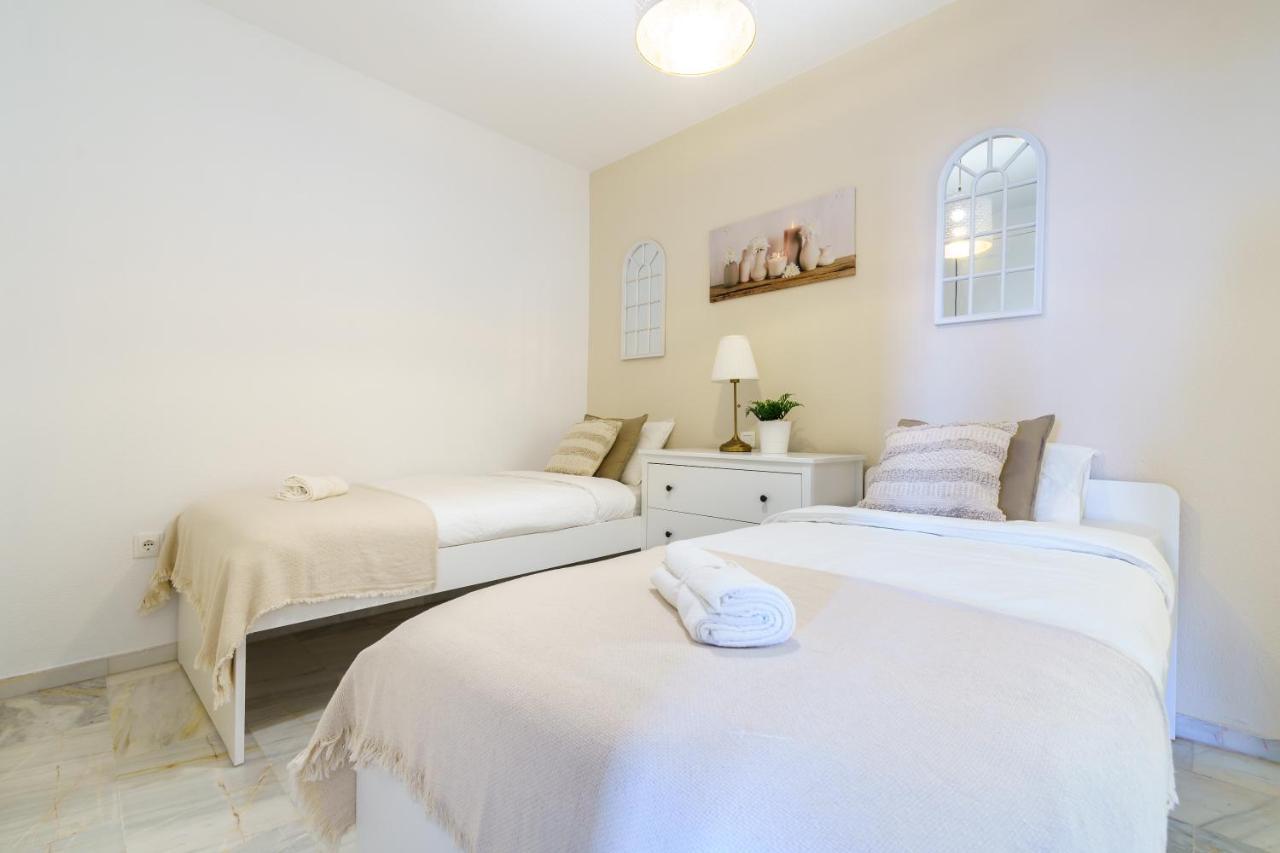 Chic Beachfront Flat With Amazing Sea Views And Private Indoor Parking Benalmádena Zewnętrze zdjęcie