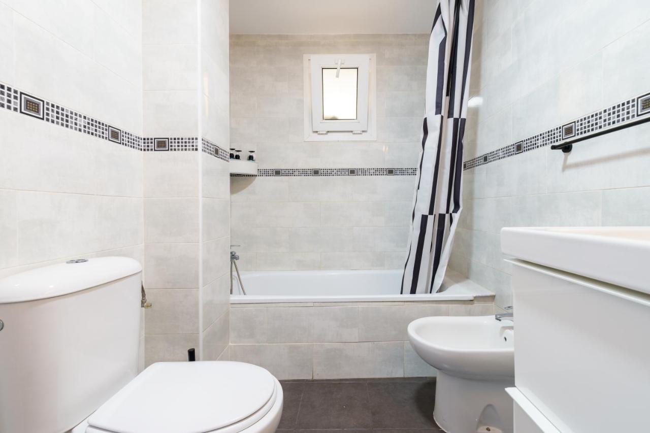 Chic Beachfront Flat With Amazing Sea Views And Private Indoor Parking Benalmádena Zewnętrze zdjęcie