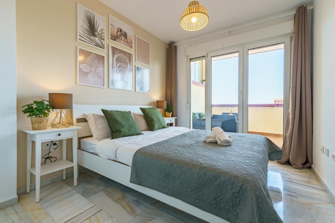 Chic Beachfront Flat With Amazing Sea Views And Private Indoor Parking Benalmádena Zewnętrze zdjęcie