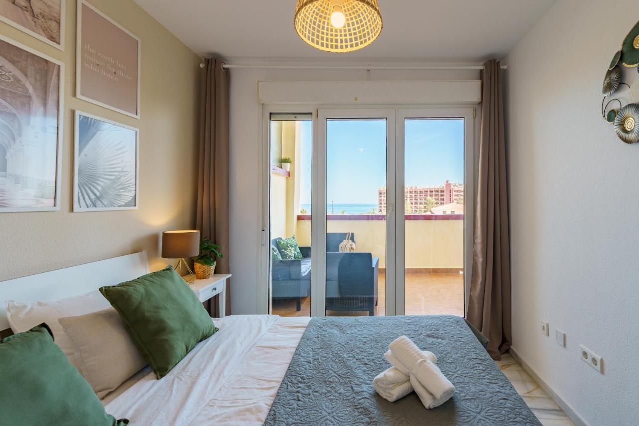 Chic Beachfront Flat With Amazing Sea Views And Private Indoor Parking Benalmádena Zewnętrze zdjęcie