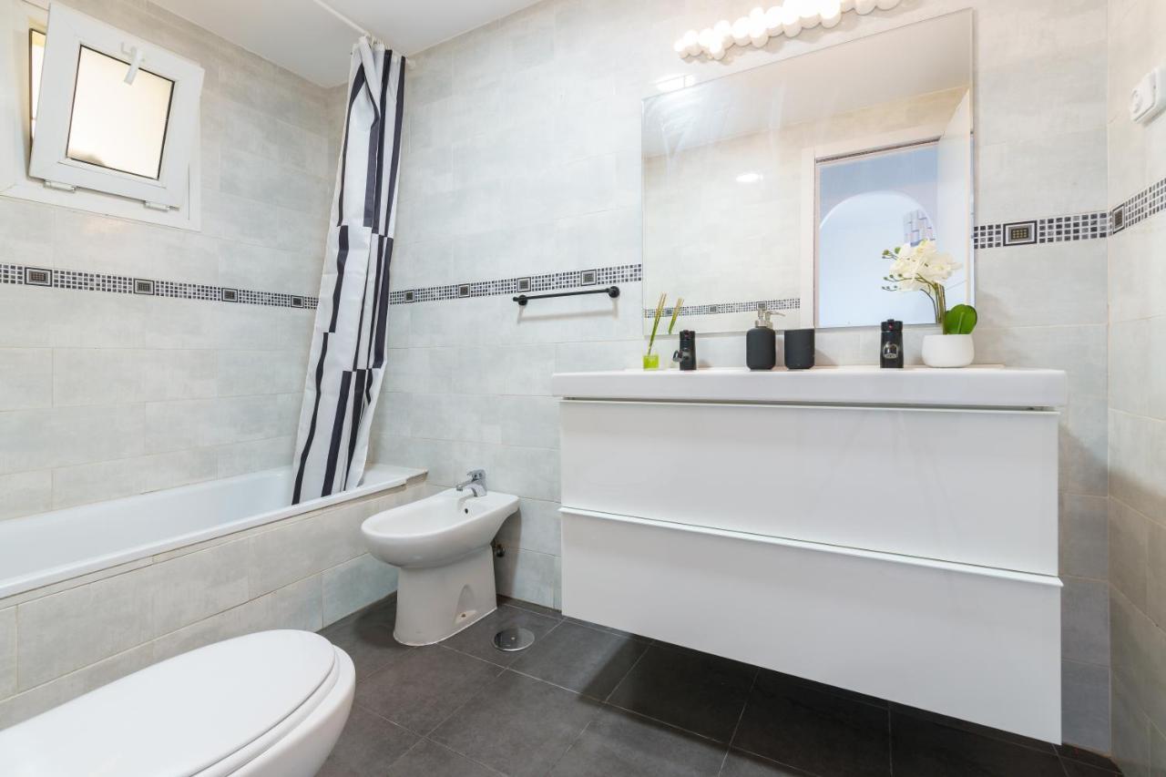 Chic Beachfront Flat With Amazing Sea Views And Private Indoor Parking Benalmádena Zewnętrze zdjęcie