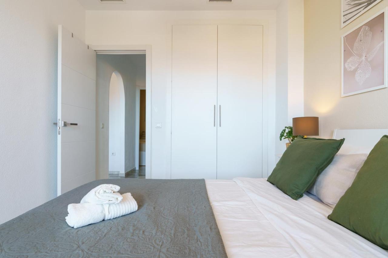 Chic Beachfront Flat With Amazing Sea Views And Private Indoor Parking Benalmádena Zewnętrze zdjęcie